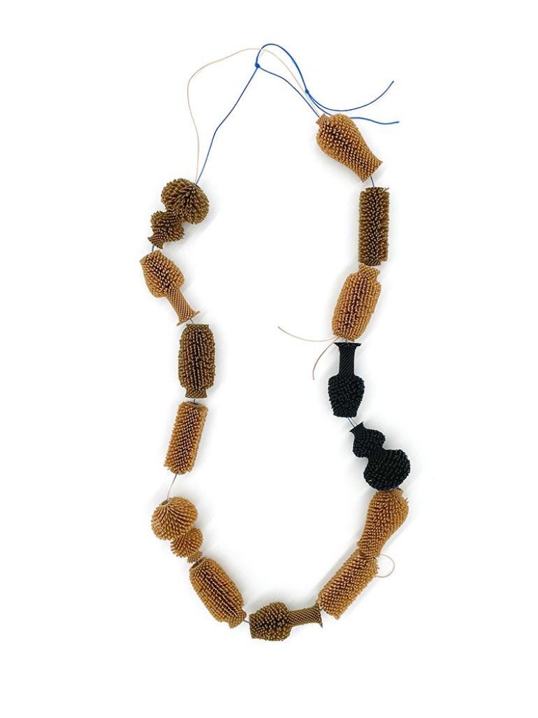 Lingjie Wang, Kette 2, PLA erdfarben-schwarz, Silber