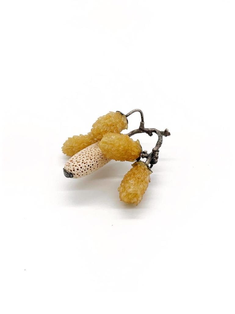 Saerom Kong, Brosche 'Yellow Catkins'