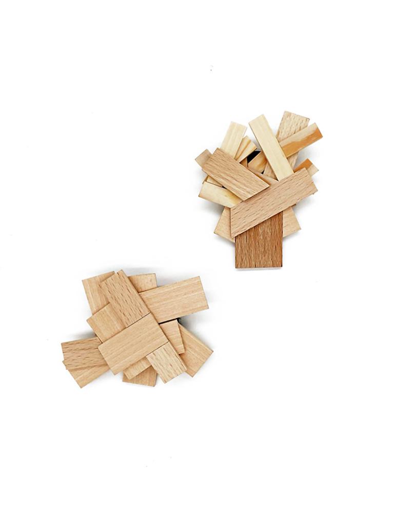 Kira Fritsch, Brosche aus Holz / Brooch made from wood