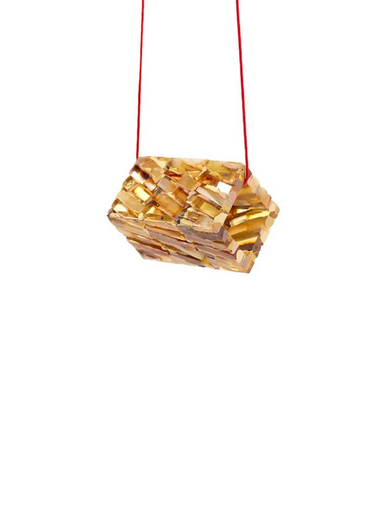 Yoojung Kim: 'Stratum 02', Anhänger, Bernstein, Kunstharz, Baumwollschnur
