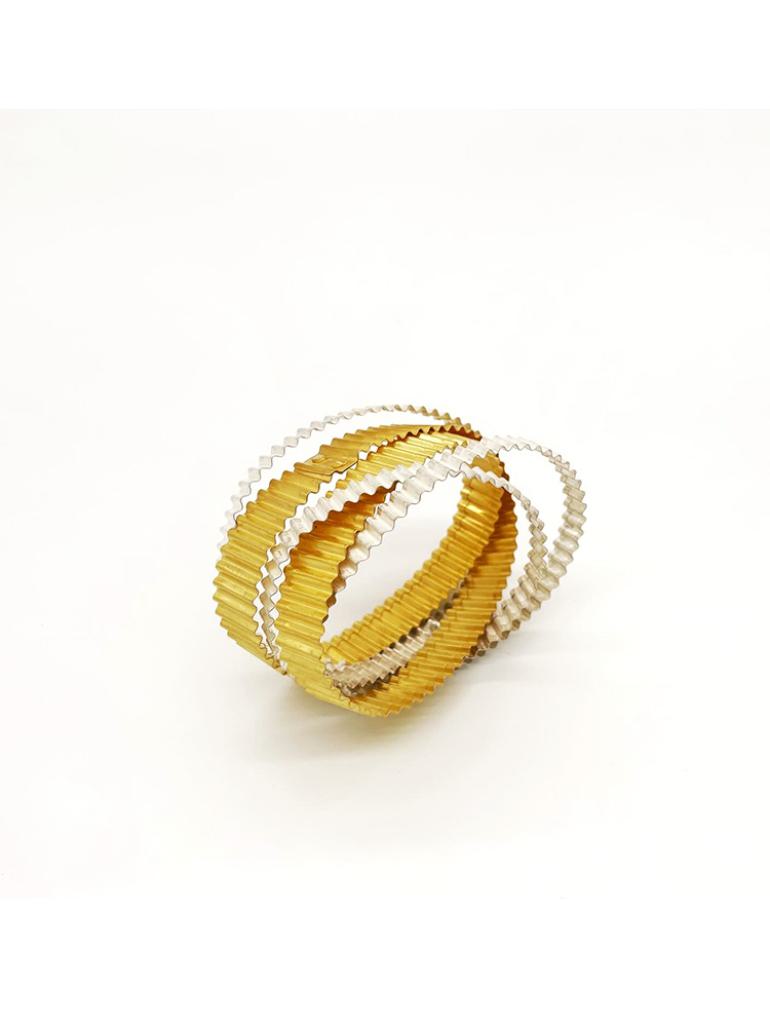Christiane Gilg, Armreif, doppelt, gekreuzt, Gold, Silber, Wellblech
