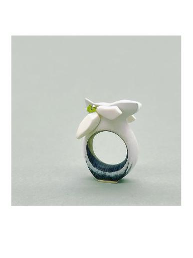 Maarja Niinemägi, Ring 'May', Olivin, reconstruierter Marmor